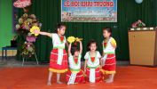Các bé chồi 2 múa