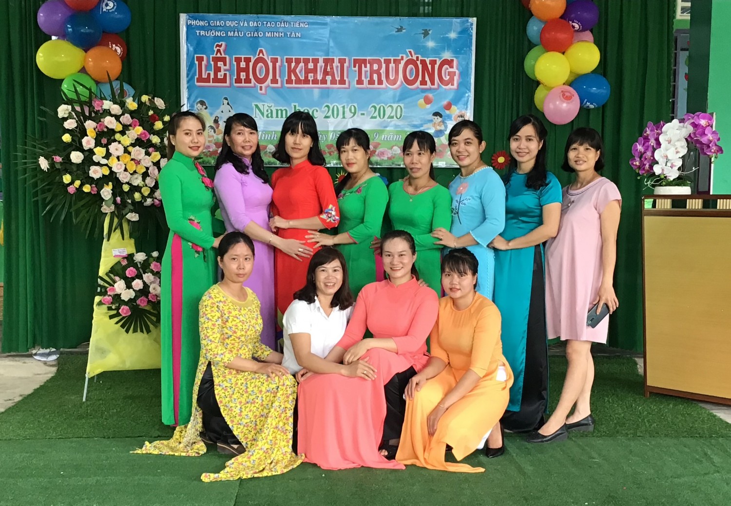 Giáo viên. CNV nhà trường
