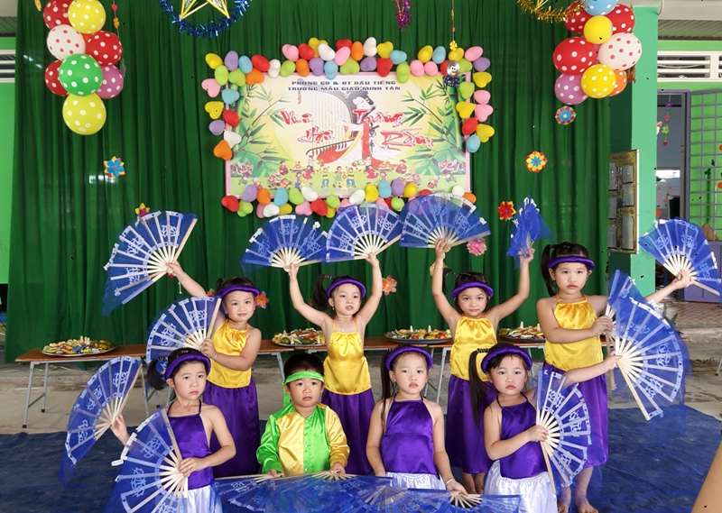 Tổ chức vui tết trung thu cho trẻ năm học 2017-2018